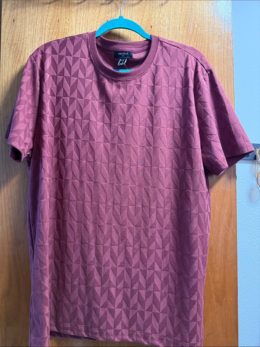 Forever 21 Men’s Sangria Geometric Textured Crew Tee
